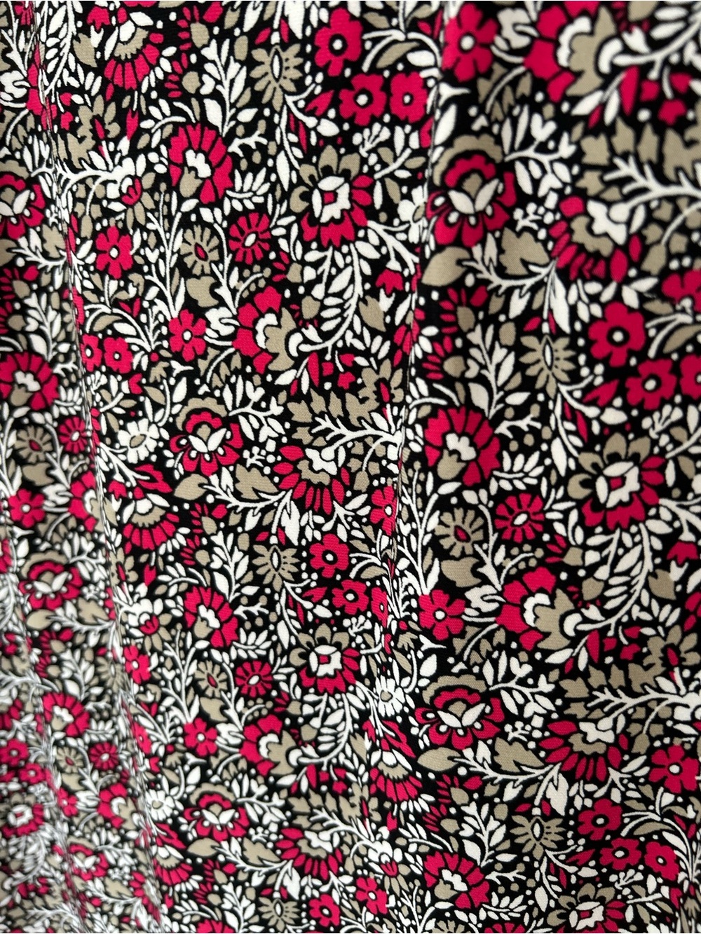 Tommy Hilfiger Floral Stretch Print Dress in Black, White & Fuchsia. Size 12. - Picture 3 of 5